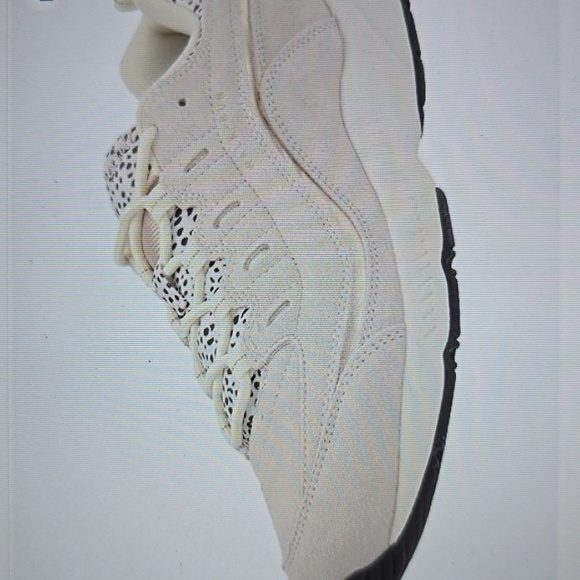 Easy Spirit Beige Suede Sneakers (#17) - Picture 1 of 8